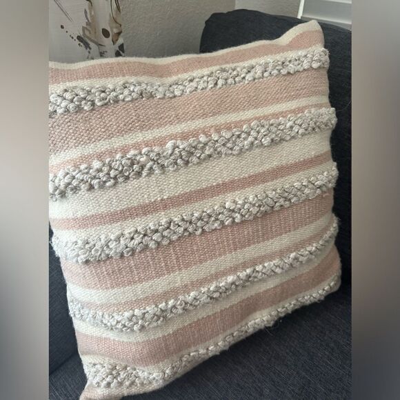 Magnolia Home by Joanna Gaines Loloi 22" X 22" Cover w/Down
Pink / Ivory Pillow - Picture 2 of 11